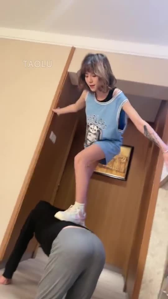 多双鞋重度踩踏