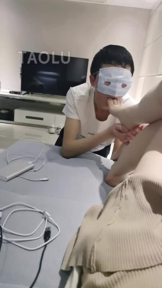 艾米丽在M身上