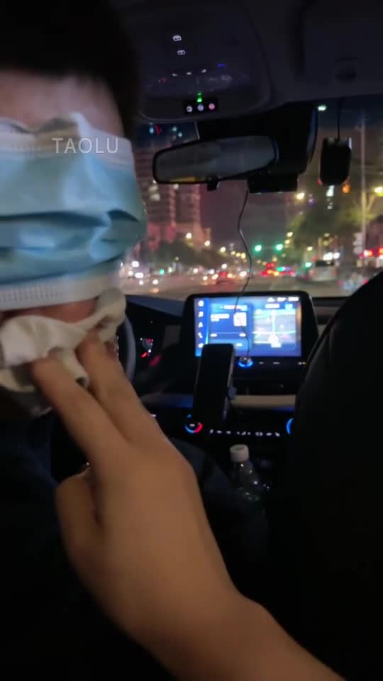 开发同事做狗 当众羞辱 跪拜高跟丝足