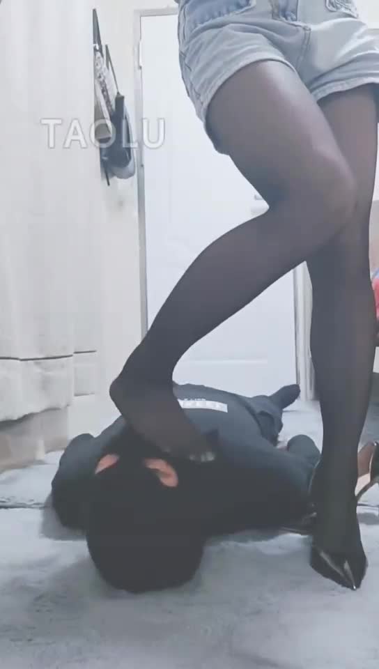 主人露脸 脚羞辱贱狗