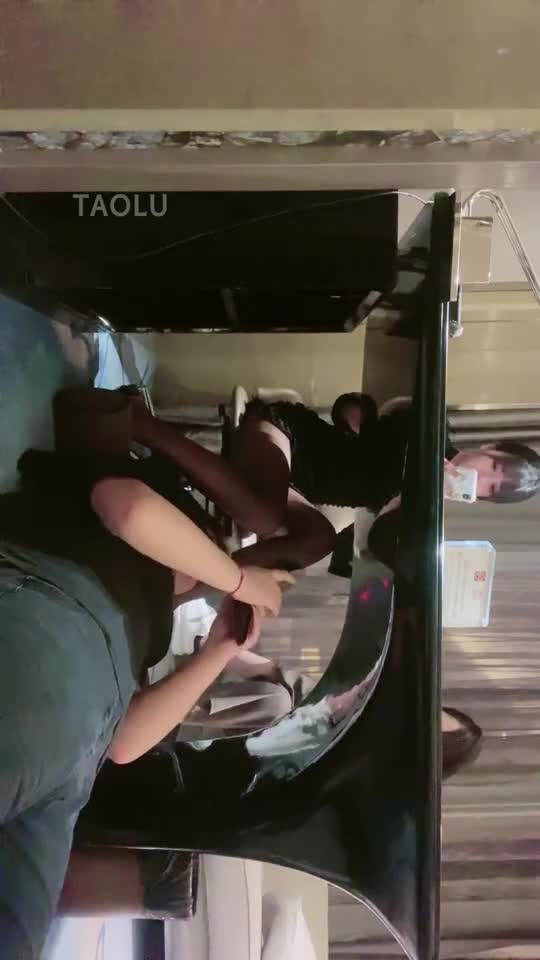 女奴舔