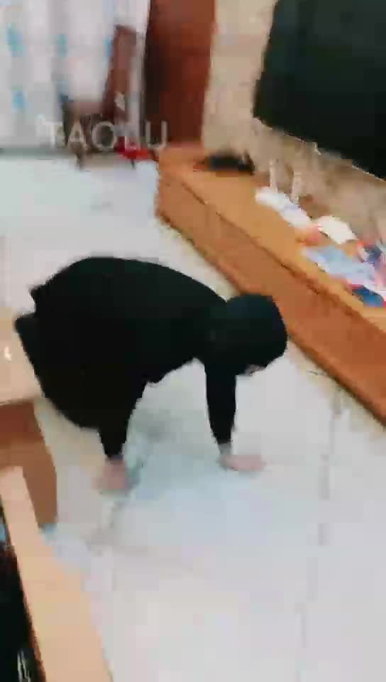 家奴伺候晚餐