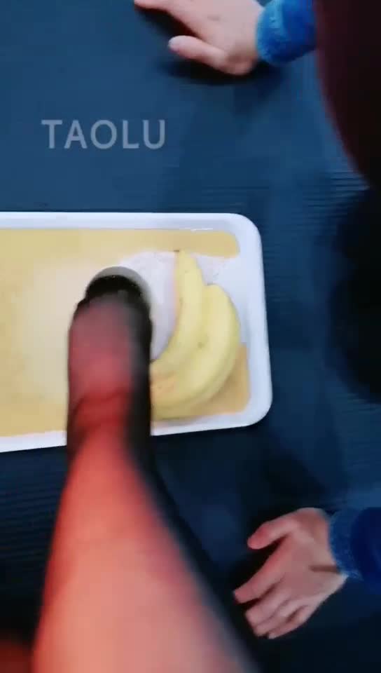 喝可乐洗脚水 吃香焦脚