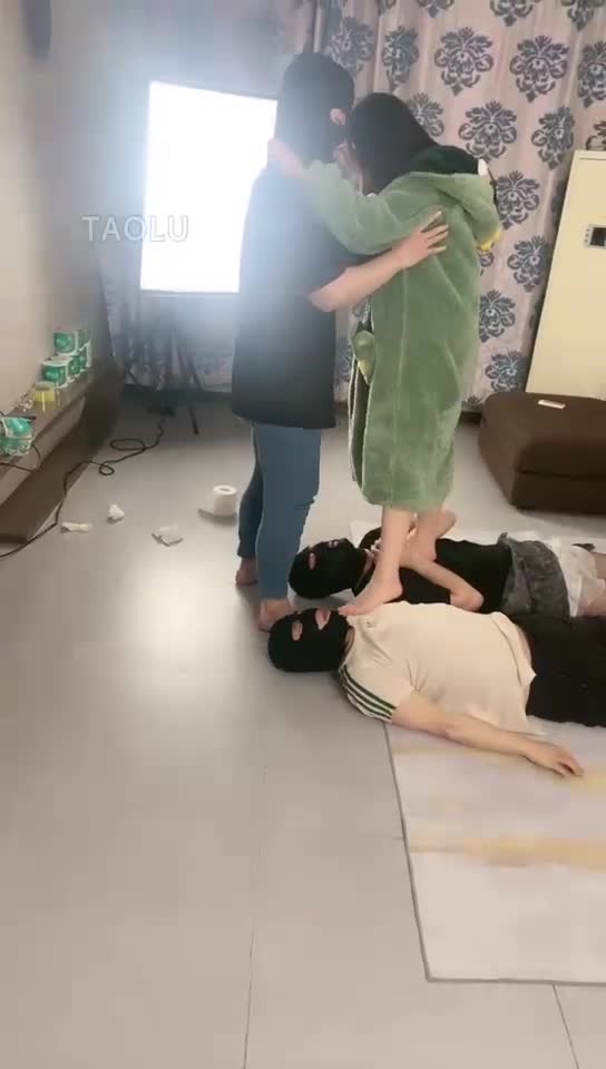 女奴直接红金奴下奴 全体重深喉呕死双狗