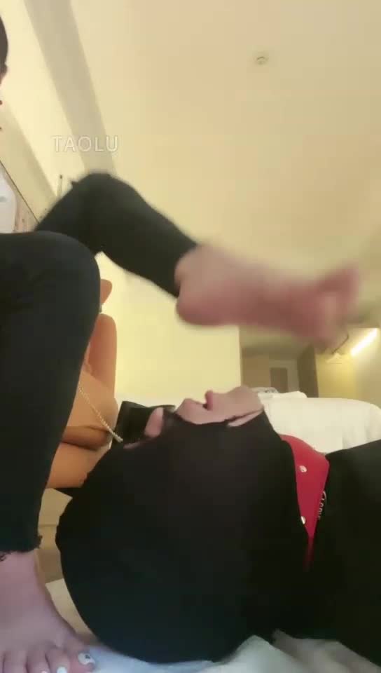 绿帽狗滚进来 长靴 裸足 圣水