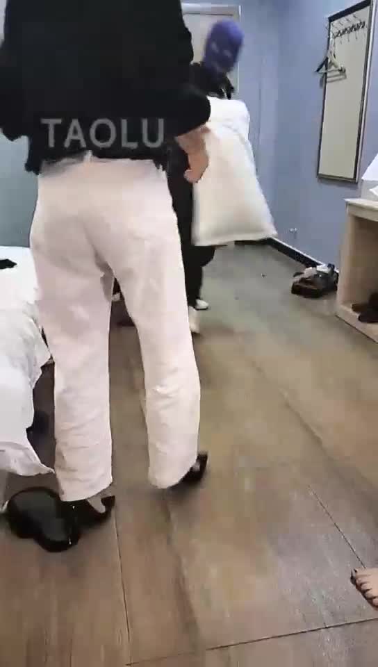 暴力美少女组合 群欧男神