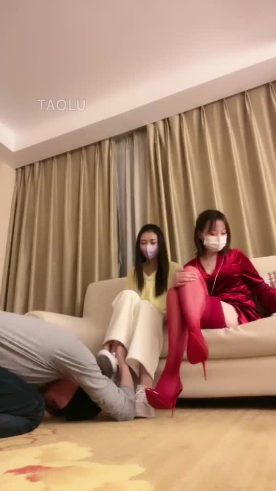 继母带闺蜜玩儿子