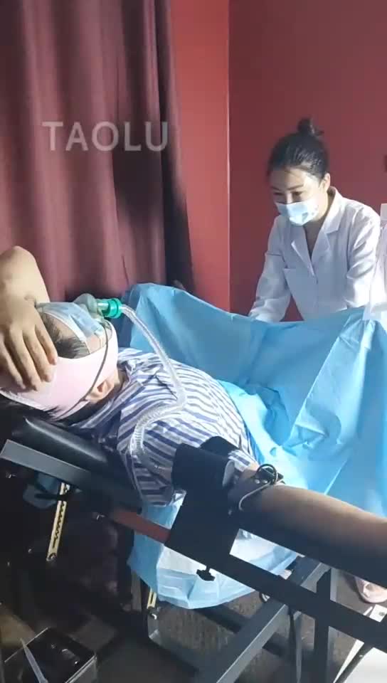 治疗男病人 检查马眼 榨精