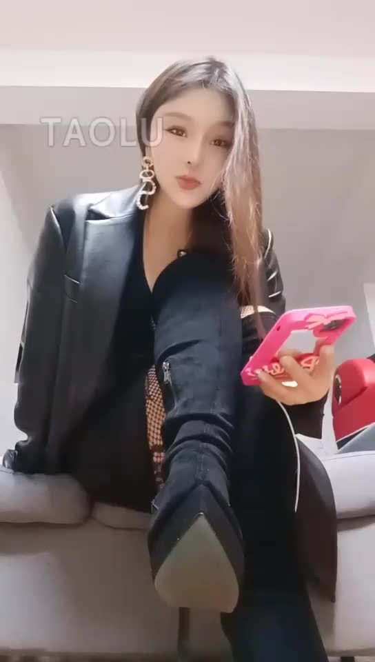 第一视角 高跟靴榨精 红绿灯