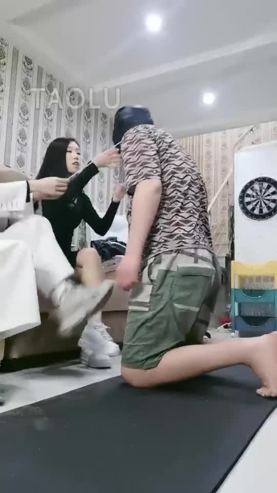 暴揍老狗