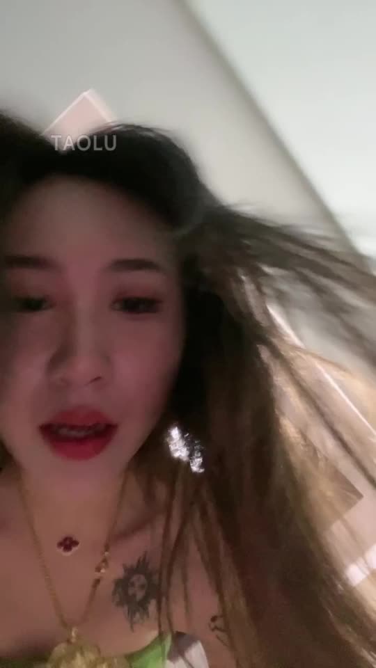 夜市卖芒果的骗我 我就揍他