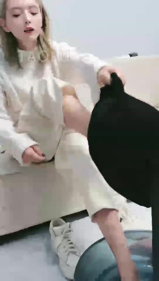 洗脚水泡面给狗狗吃