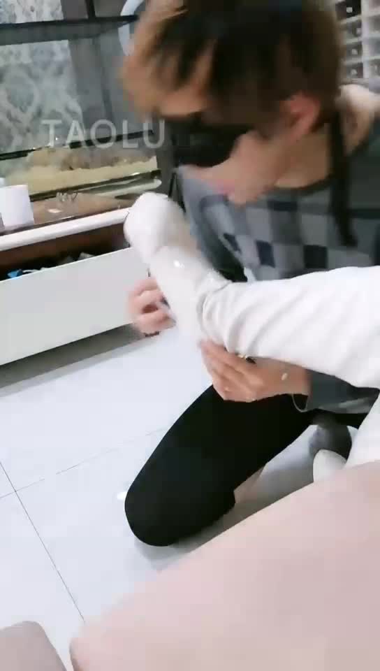 舌头打鞋油