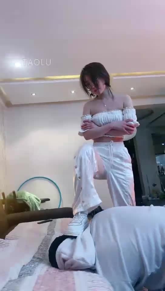 无声暴虐家奴场 18岁的毒打 姐姐爱你