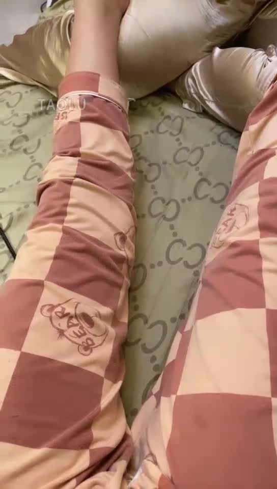 闺蜜家养女慕伺候我