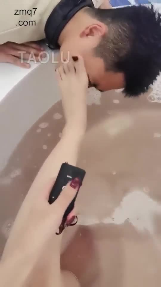 老同学狗伺候洗澡澡