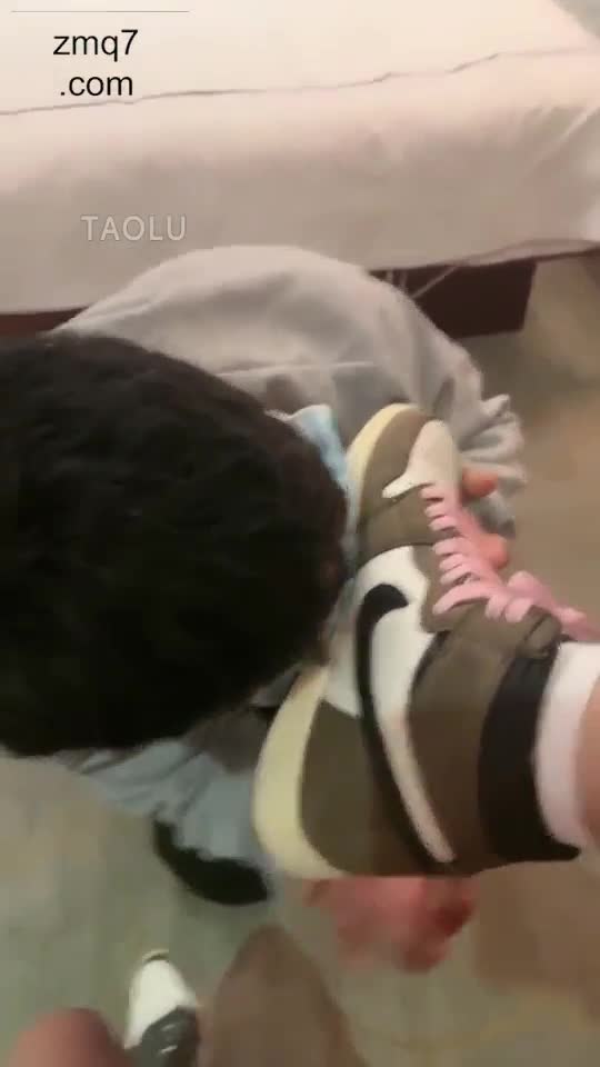 AJ踩头 第一次现实的小白不知道会怎样