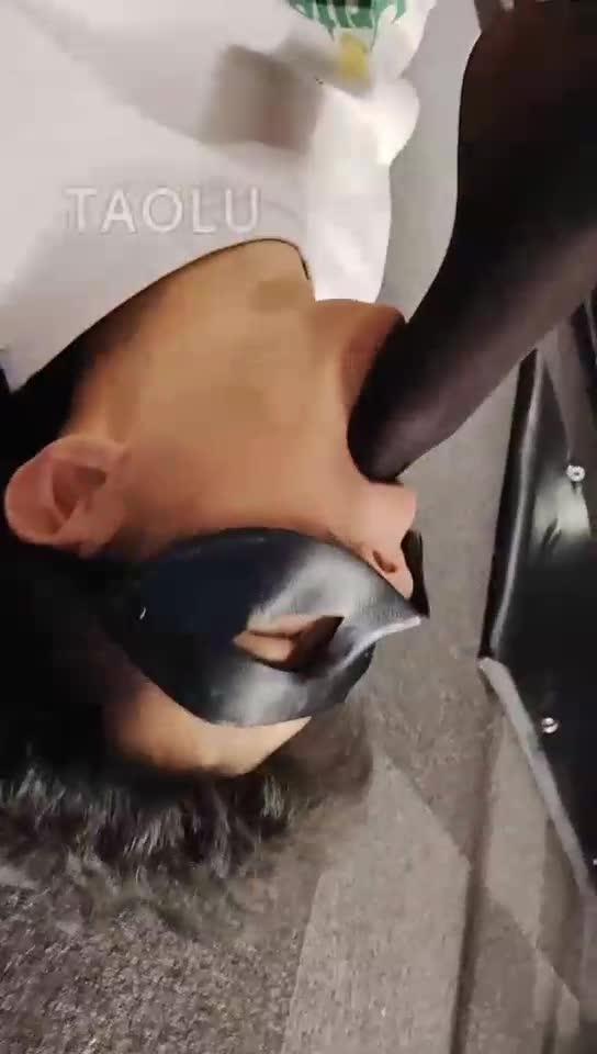 偷闻丝袜被发现
