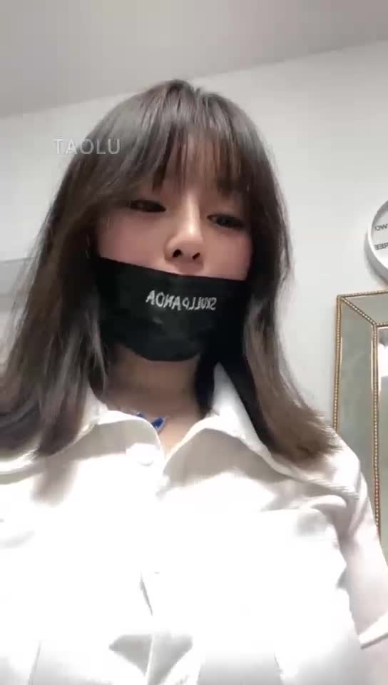 摔坏主人的育盒 惩罚笨狗