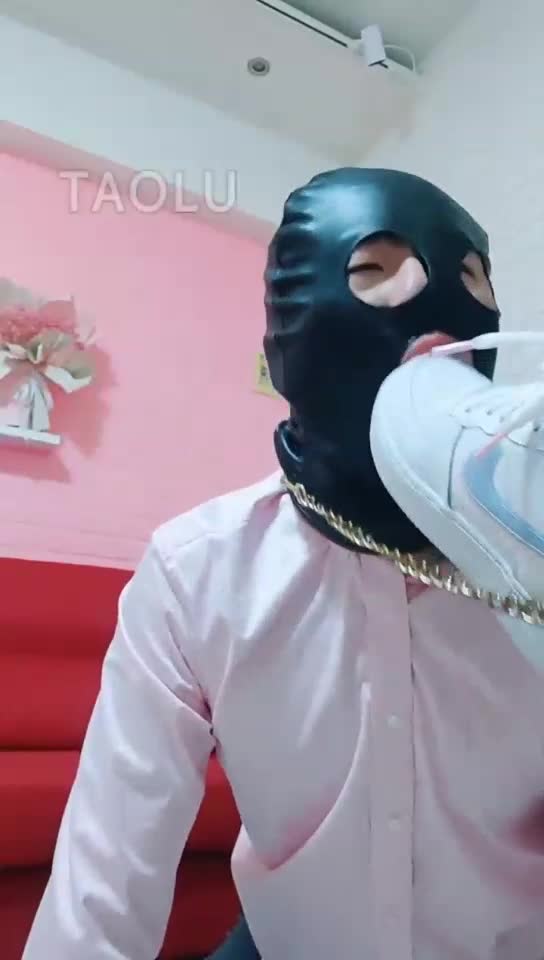 爆踢 全体重踩踏 羞辱 白袜深喉 骑马