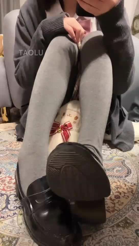第一视角红绿灯袜底面包屑