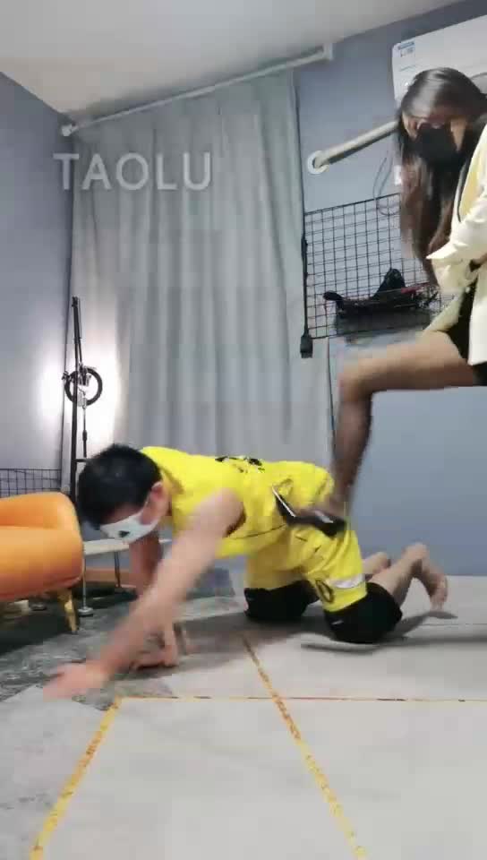 骑脖子 圣水 黑丝踩