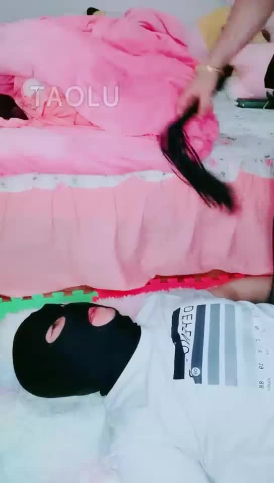 深喉 专喝尿和口水 牛奶洗丝袜