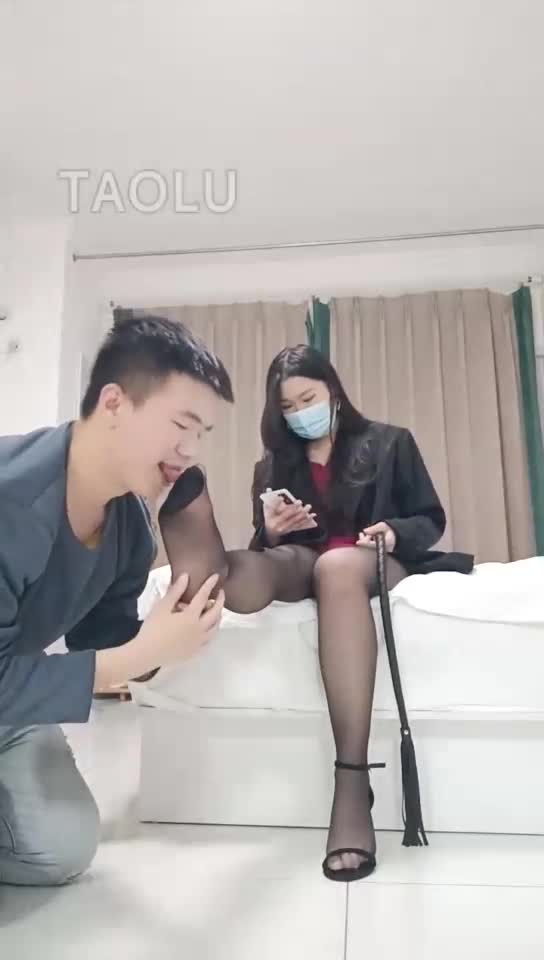 求了两个月 小美首次调教男神