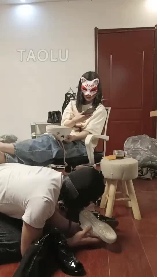 清理鞋子 舔脚