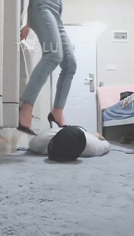 调教小奶狗 踩踏 耳光