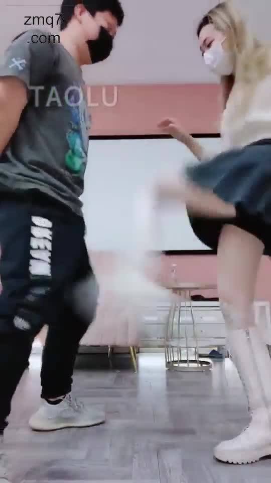 踢裆