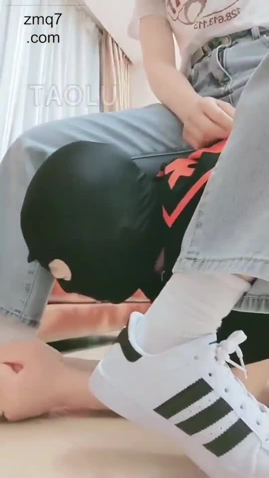 舔女王的脏臭白袜