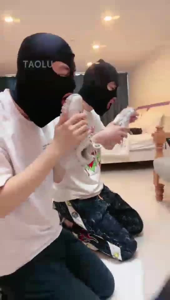双奴争宠 强制圣水