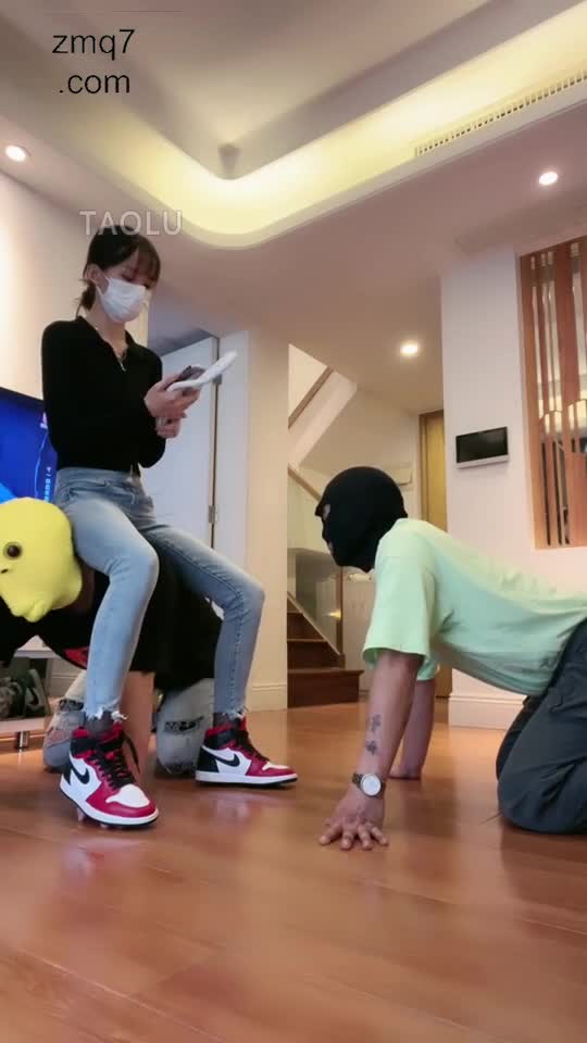 骑肩 鞋耳光 黑丝脚耳光 库里丝腾空跳踩