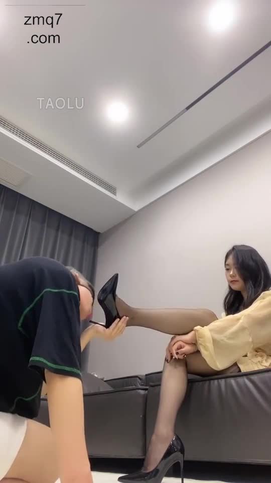 调教脚奴 踩踏