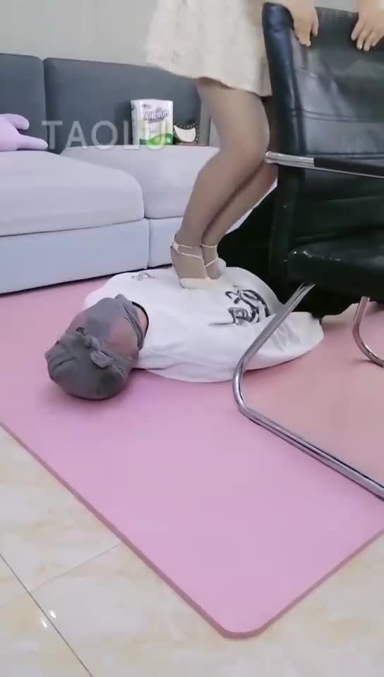 双主全体重踩踏