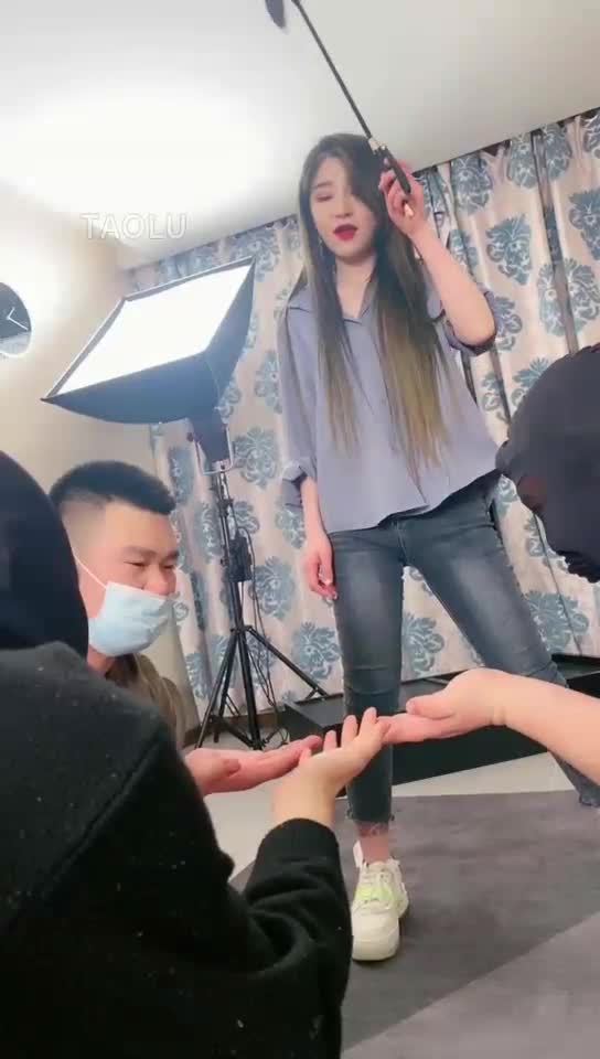 痕鞭印上药 脚耳光