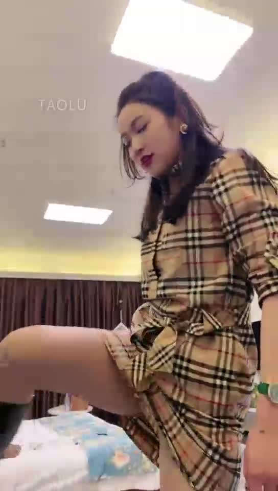 手脚耳光 踢踹 舔鞋 踩舌头 喂食浓痰口水 赏赐圣水