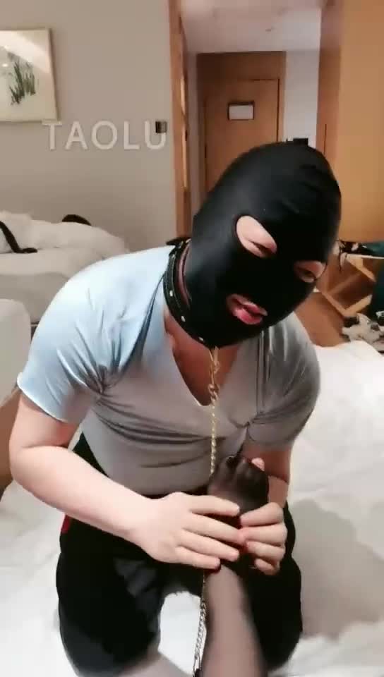 调教脚下的狗狗