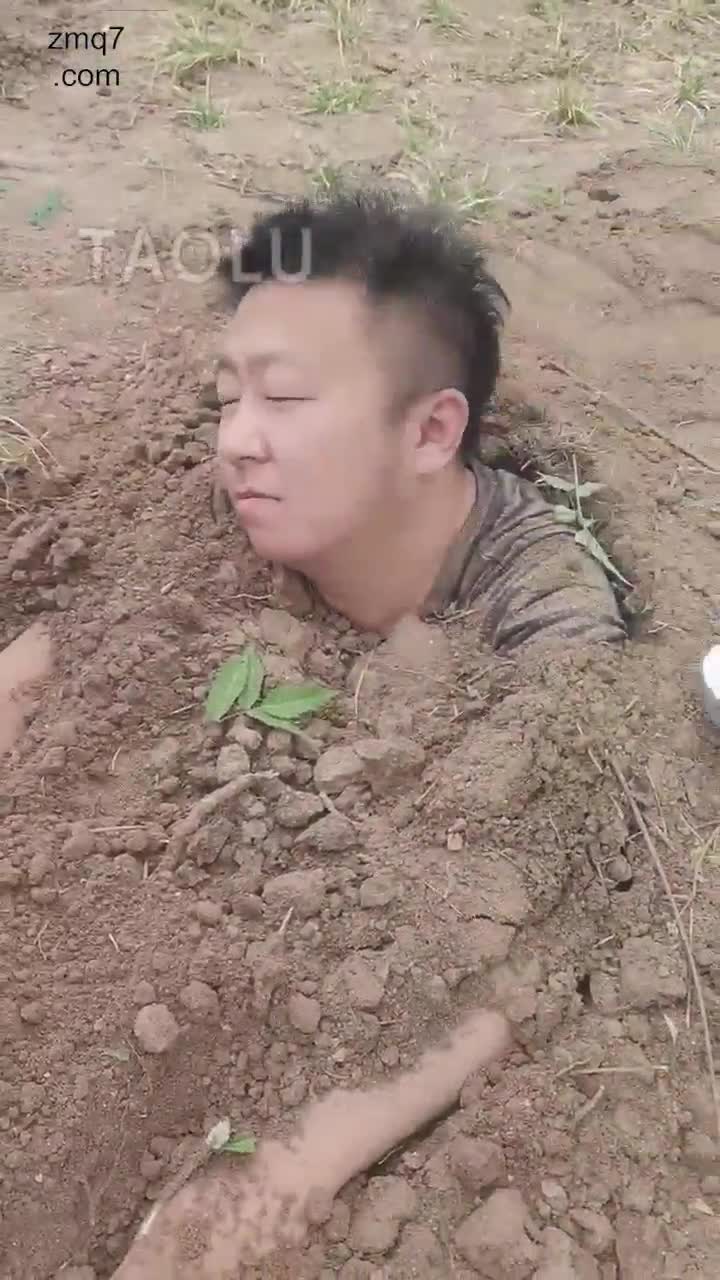 地狱级惩罚 群体活埋