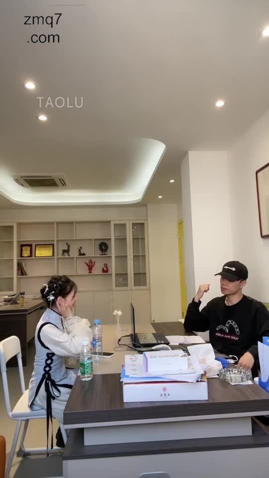 国风连衣裙小姐姐 收拾黑心老板