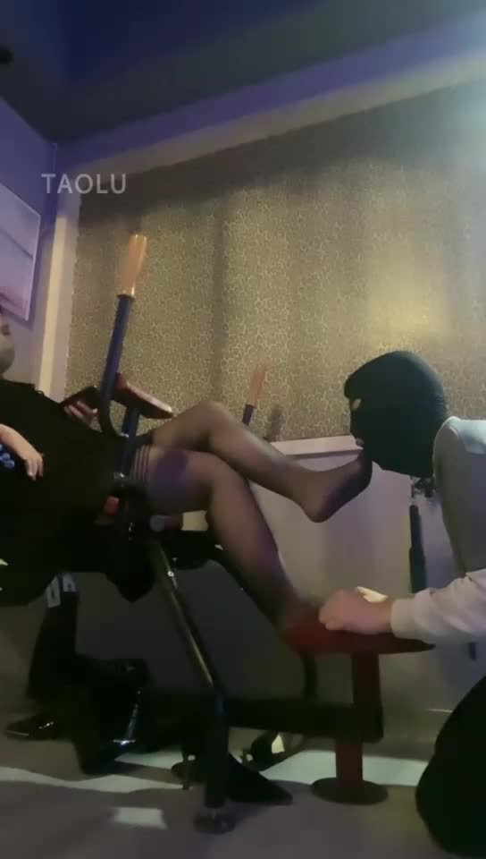 舔丝袜脚 插嘴