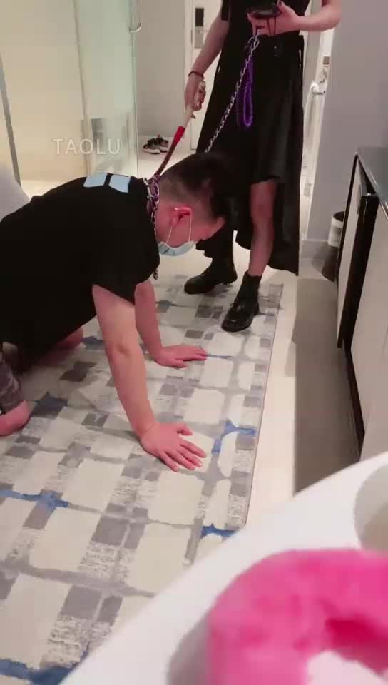 鞭打耳光踩踏喂食