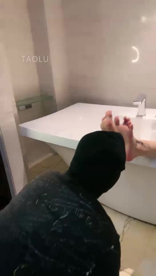 脚趾缝里的食物很香吧 巧克力水果