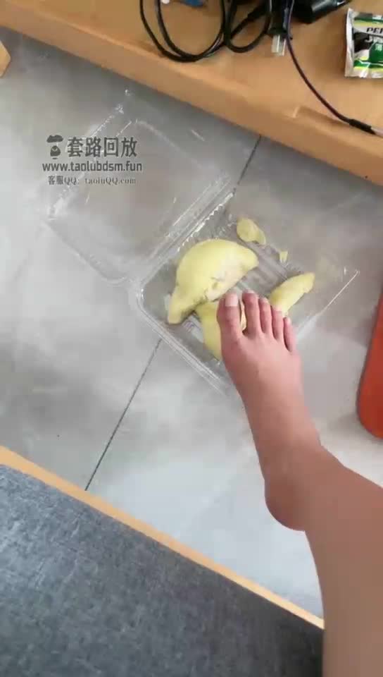 第一视角 主人用脚喂你吃榴莲