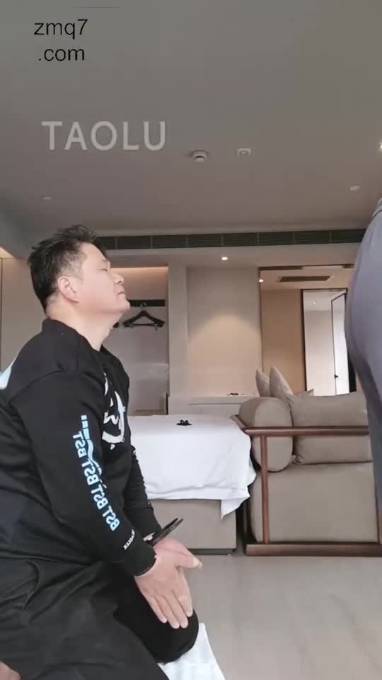老东西挑战500耳光