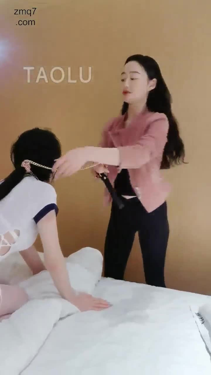 骚母狗犬化训练1 绝美女奴