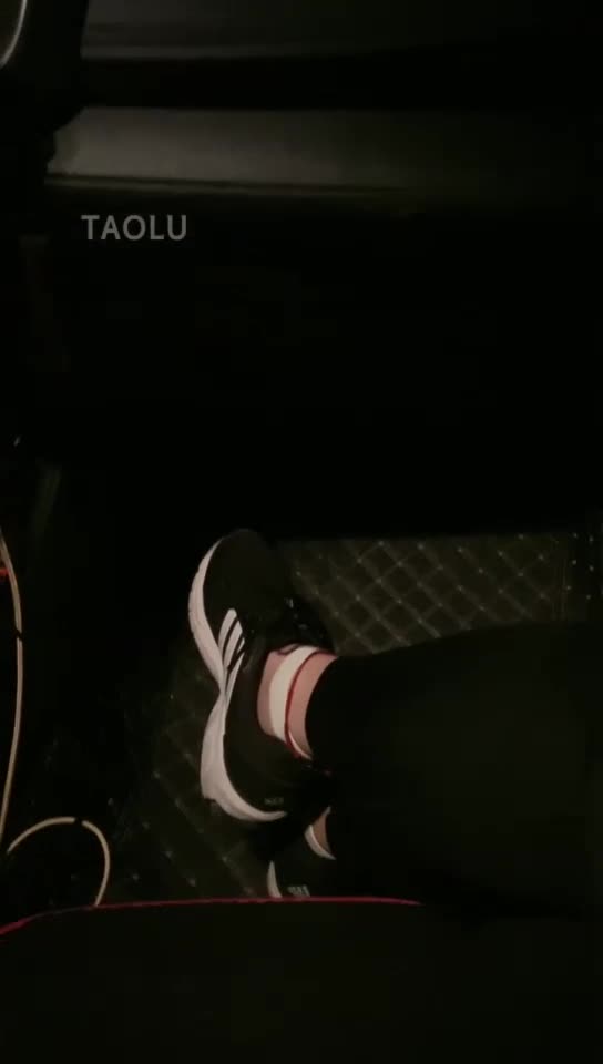穿了好几天的运动鞋