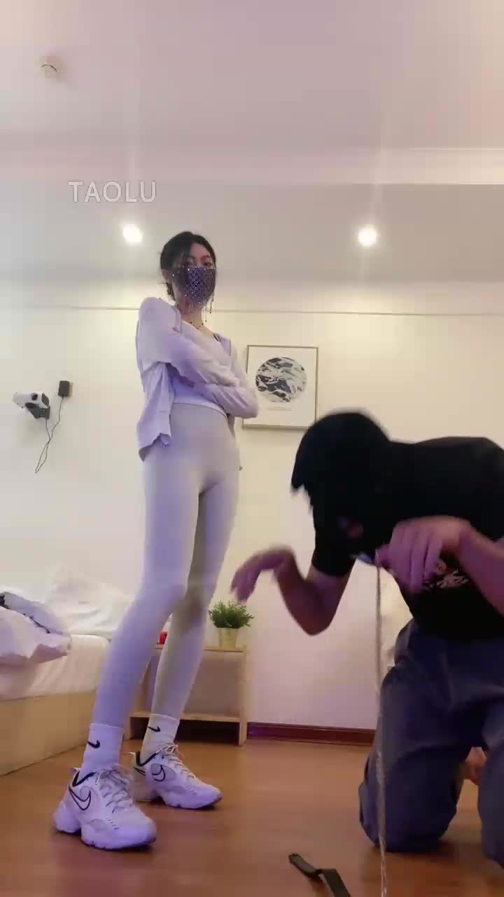 暴力调教 瑜伽裤踩踏