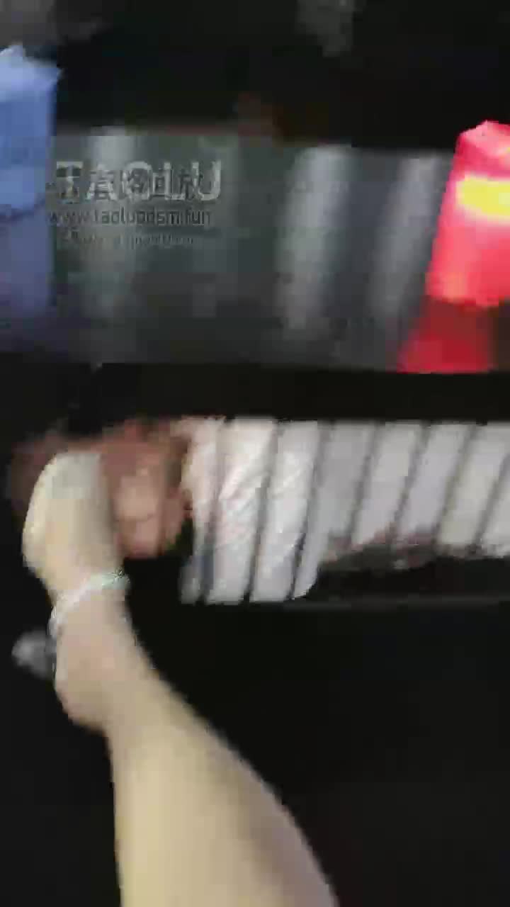 午夜酒吧玩游戏